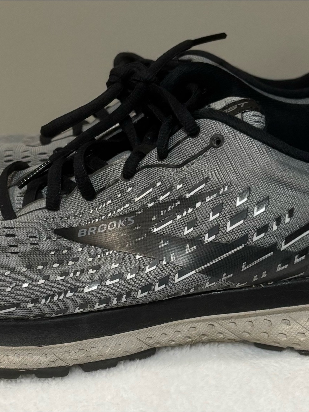 Brooks Ghost 13 2E Wide Mens Running Shoes Primer Grey/Black Size 12